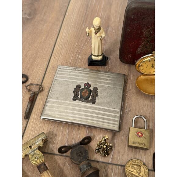 Vintage Estate Junk Drawer Lot Grandpa Core Antiques Keys Razors Pins Odd Ends - Picture 4 of 16